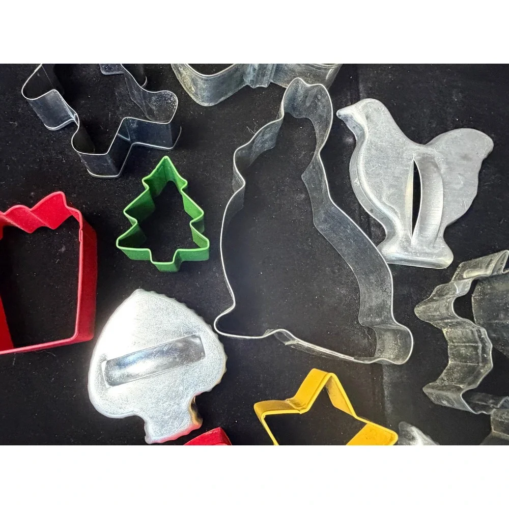 Vintage Mixed Lot Cookie Cutters Metal Plastic Holiday Shapes Rabbit Hen Star